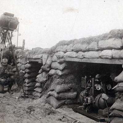 Projecteurs alimentés par un géneratrice.